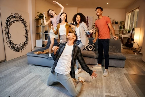 loud-apartment-party