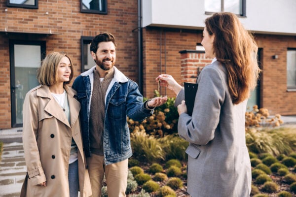 Tenant receiving keys from landlord after signing lease agreement